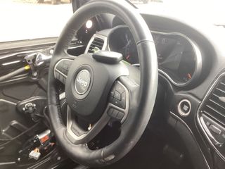 2019 Jeep Grand Cherokee Limited 4x2 - Interior Steering Wheel With Keys Image